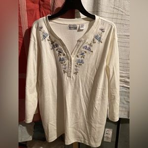 White Flower Shirt Blouse 2X Women Madison Flower New W Tags